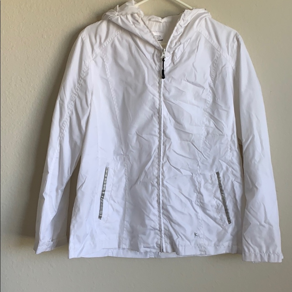 Never before worn, has NO stains!